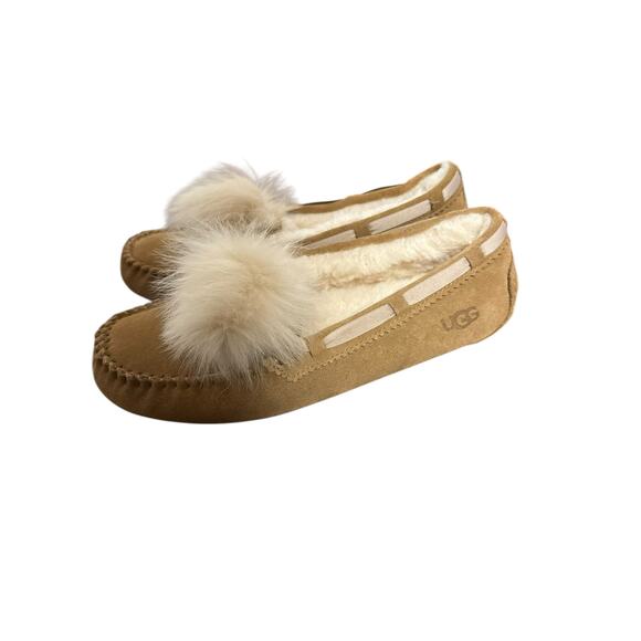 UGG Tan Sheepskin Suede Pompom Moccasin Slip On Shearling Slippers Size 8.5 - Picture 4 of 7